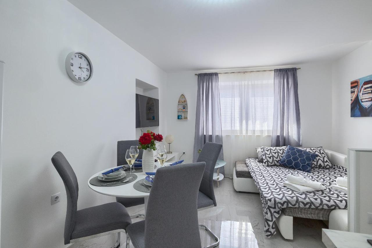 Studio Apartman Luka Pomer Exterior foto