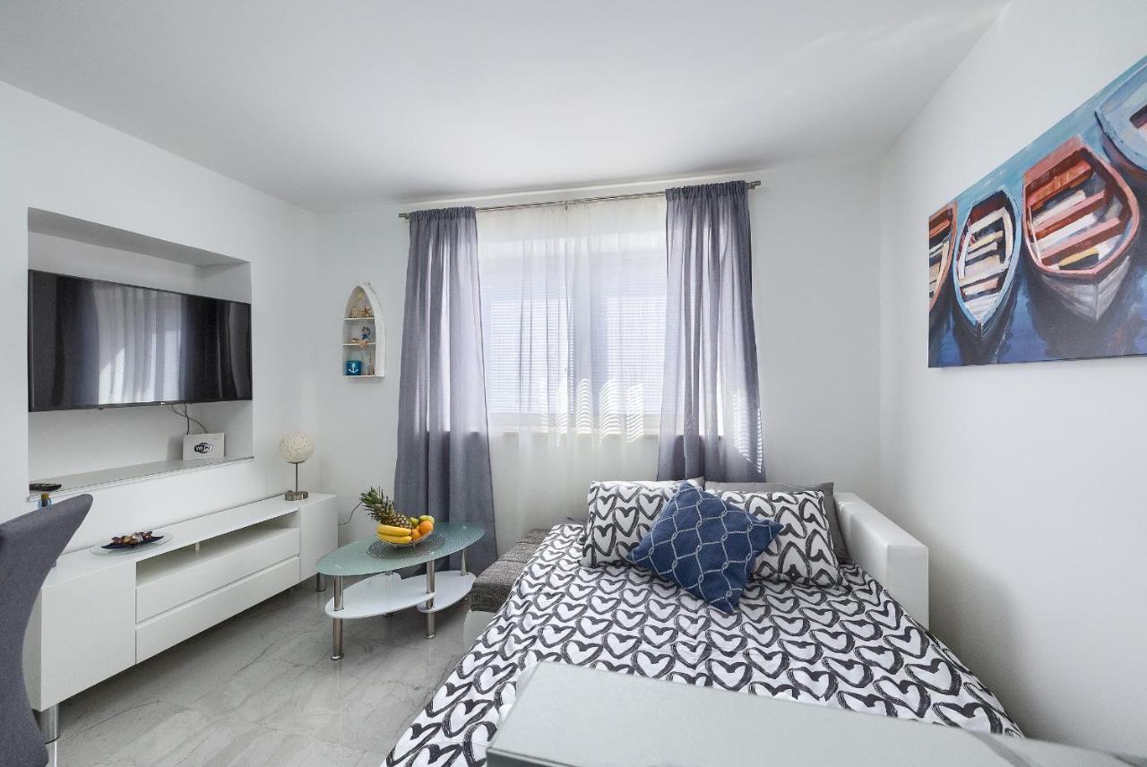 Studio Apartman Luka Pomer Exterior foto