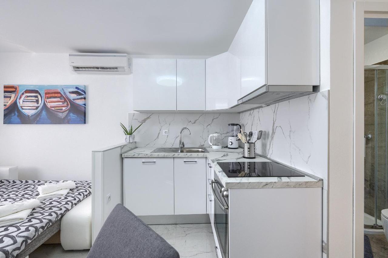 Studio Apartman Luka Pomer Exterior foto